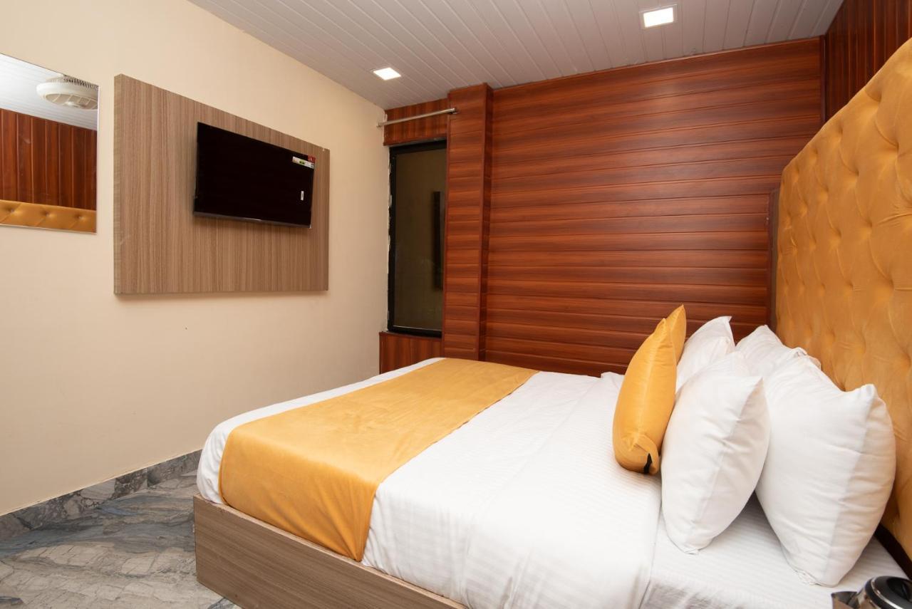 Hotel Priceless Suite Bombay Exhibition Centre Goregaon West Мумбаи Экстерьер фото