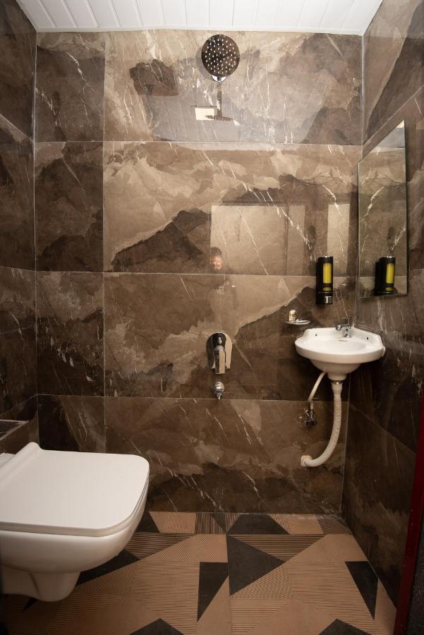 Hotel Priceless Suite Bombay Exhibition Centre Goregaon West Мумбаи Экстерьер фото