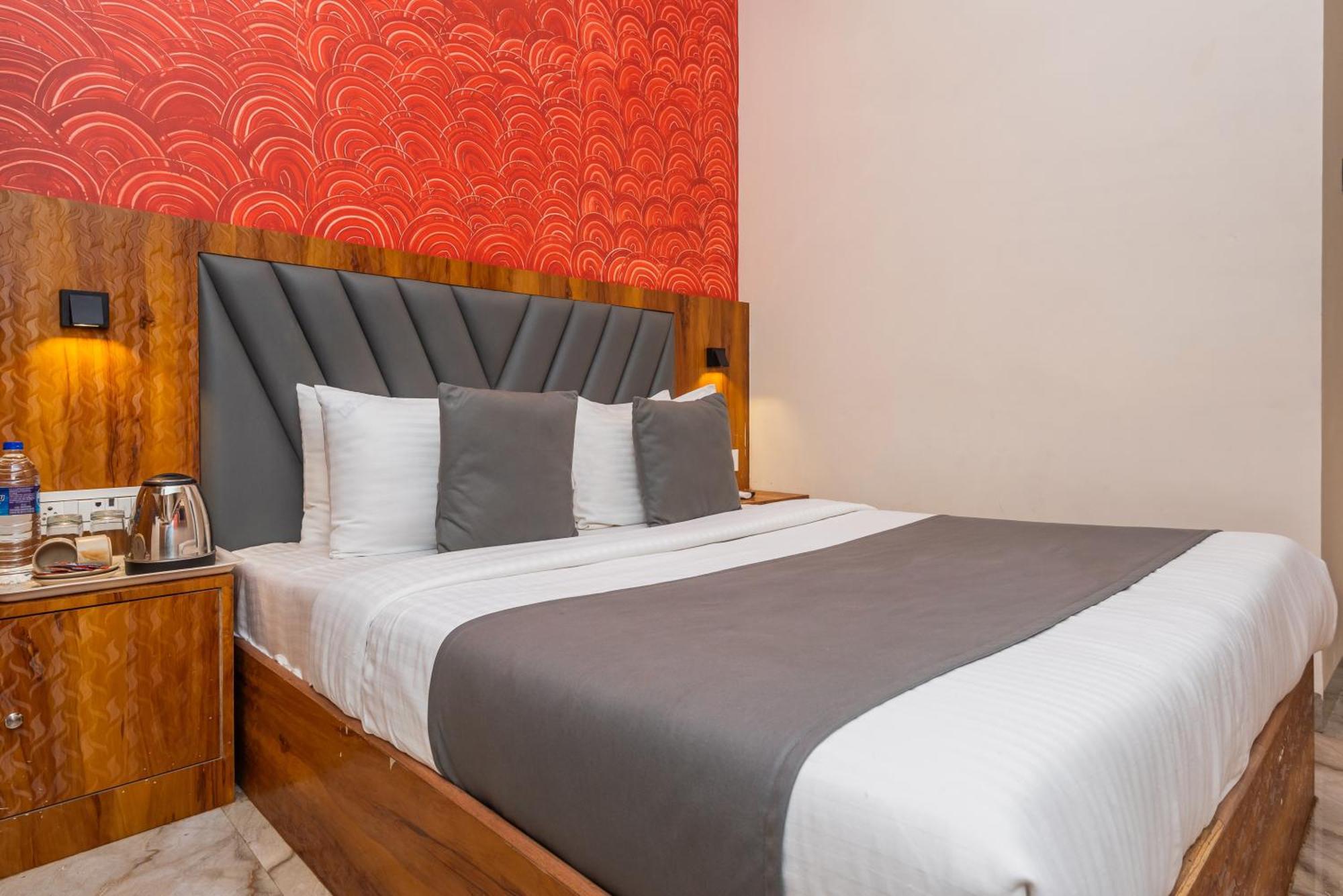 Hotel Priceless Suite Bombay Exhibition Centre Goregaon West Мумбаи Экстерьер фото