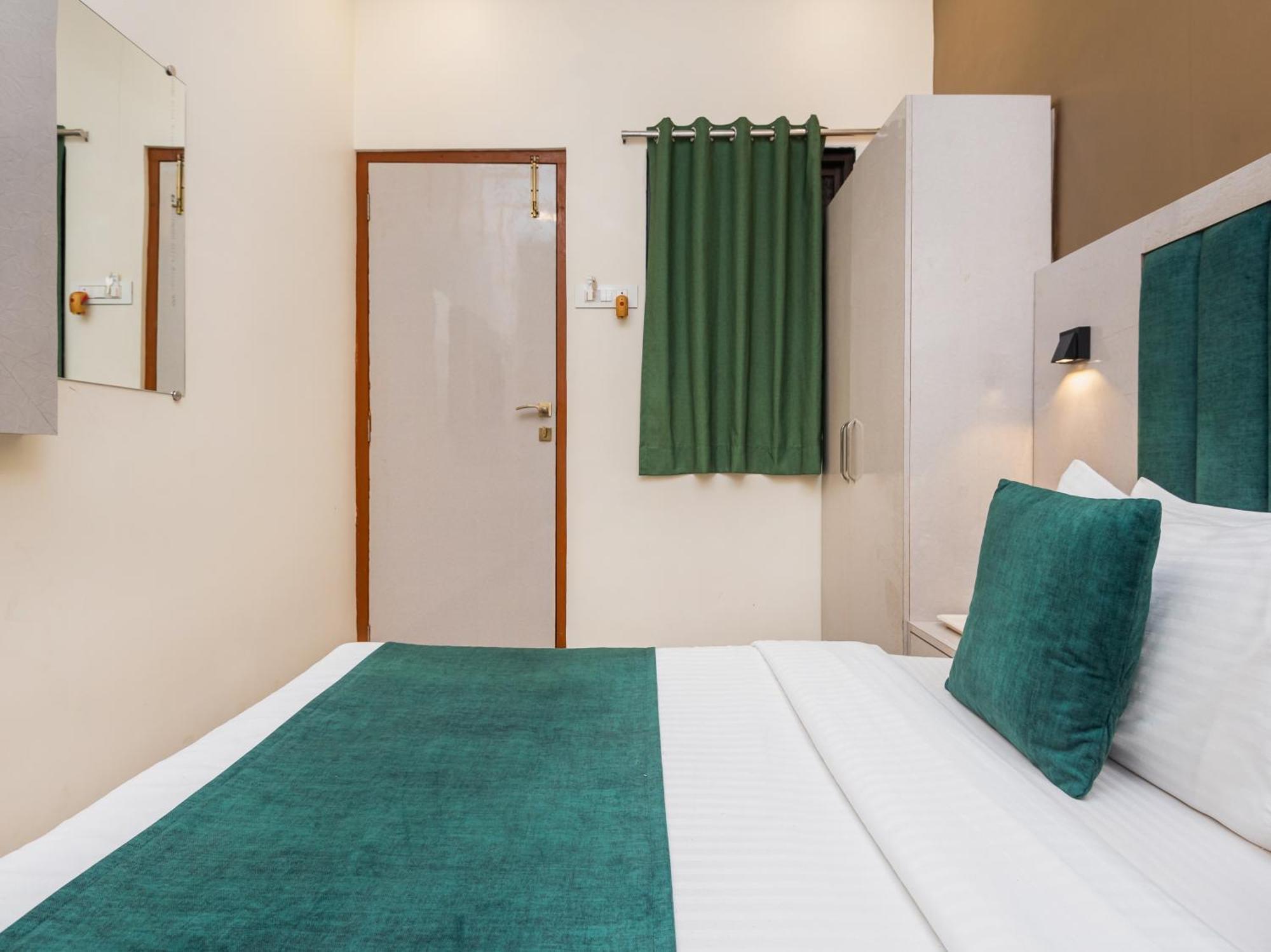 Hotel Priceless Suite Bombay Exhibition Centre Goregaon West Мумбаи Экстерьер фото