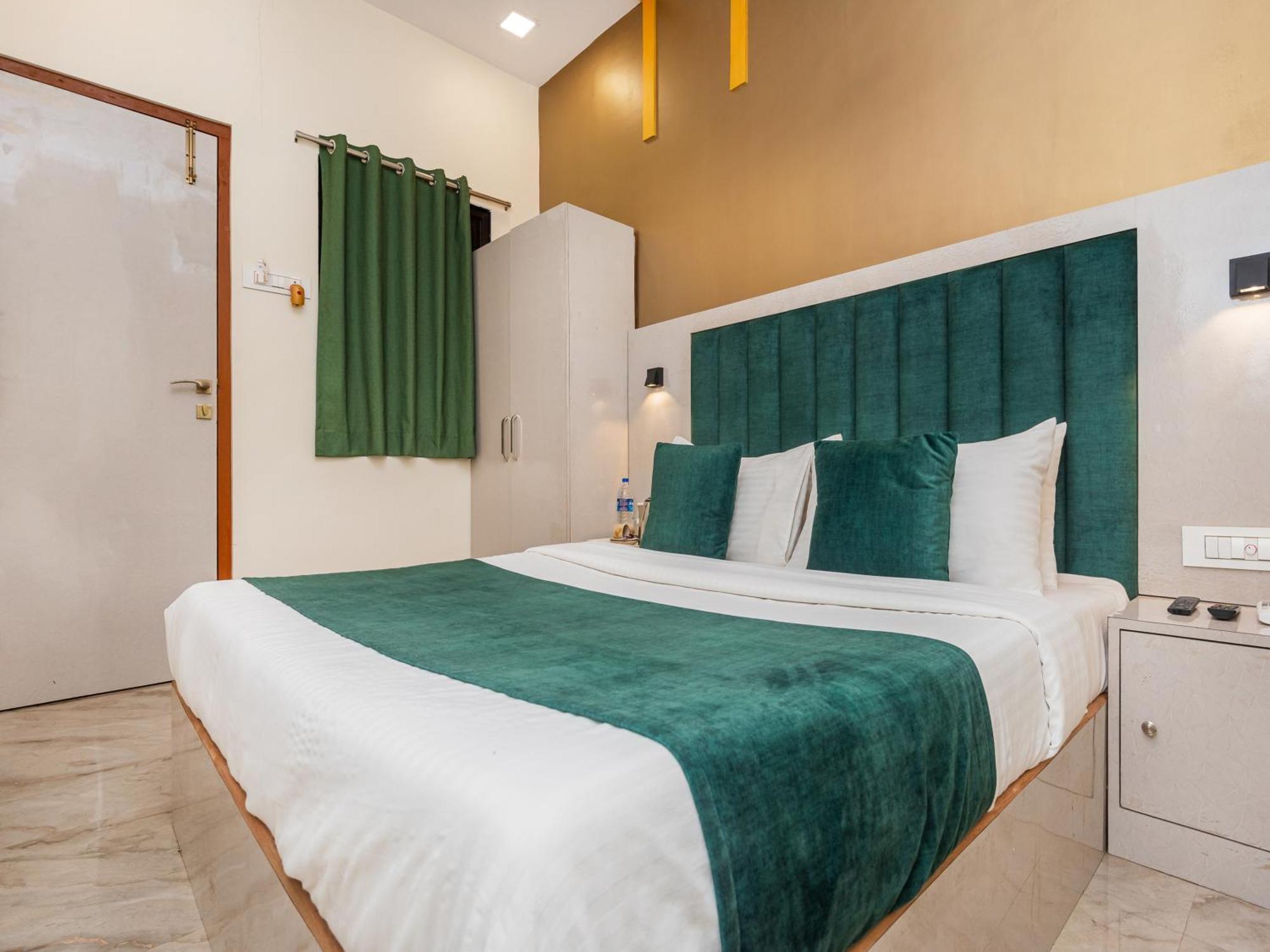 Hotel Priceless Suite Bombay Exhibition Centre Goregaon West Мумбаи Экстерьер фото